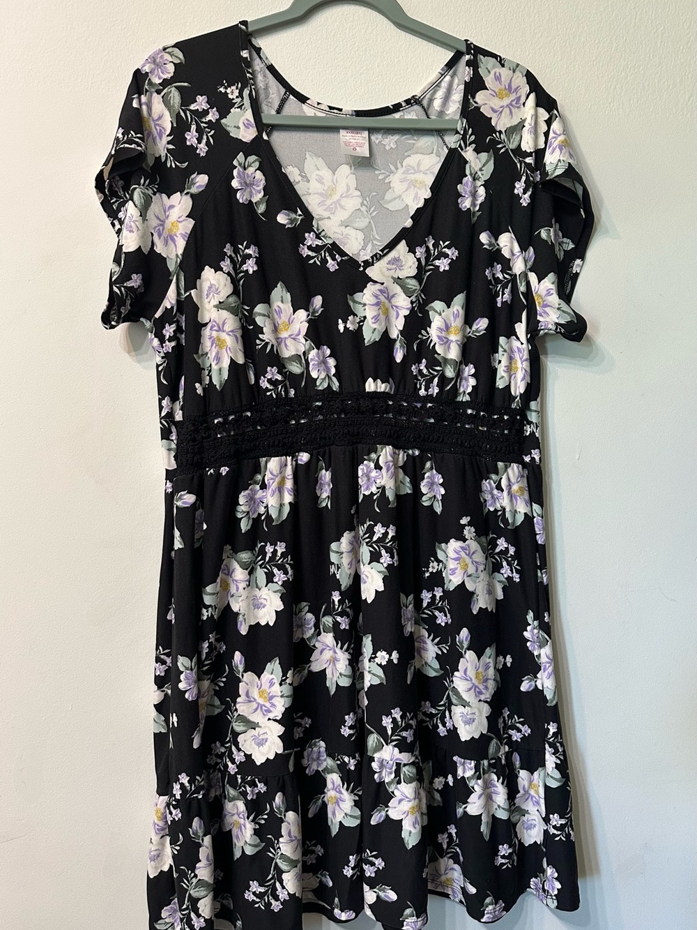 No Boundaries Women's XXXL (21) Plus Size Floral Dress V-Neck Black Purple